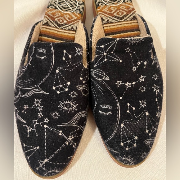 Inkkas zodiac slip on shoes, size 6. Excellent preowned condition! - Picture 10 of 12